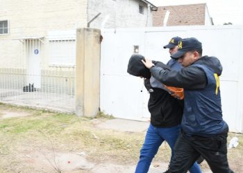 DICTAN PRISIÓN PREVENTIVA Y AGRAVAN CALIFICACIÓN LEGAL PARA EL SUBCOMISARIO