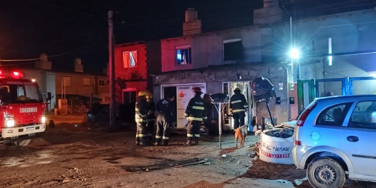 INCENDIO EN UNA CASA DE AV. ARIAS AL 1300
