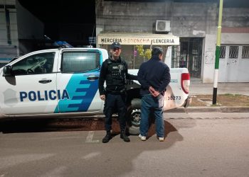 SE METIÓ EN LA CASA DE SU EX PAREJA Y LA AMENAZÓ DE MUERTE