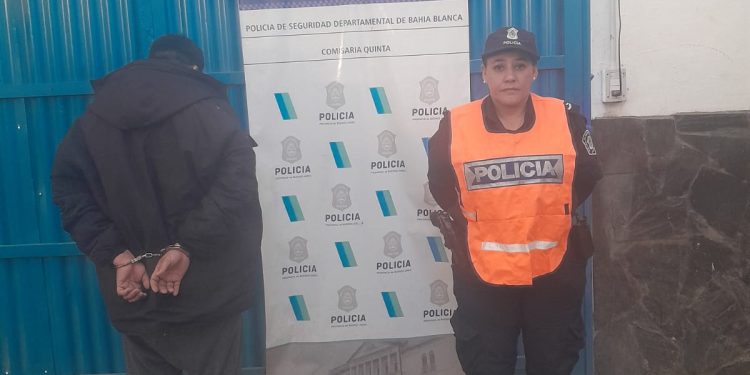 AGREDIÓ A SU PAREJA EN LA CALLE Y LO APREHENDIERON