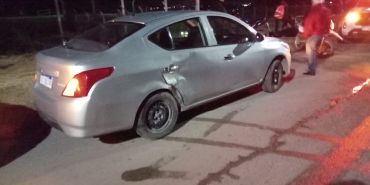 FUERTE ACCIDENTE ENTRE UN AUTO Y UNA MOTO