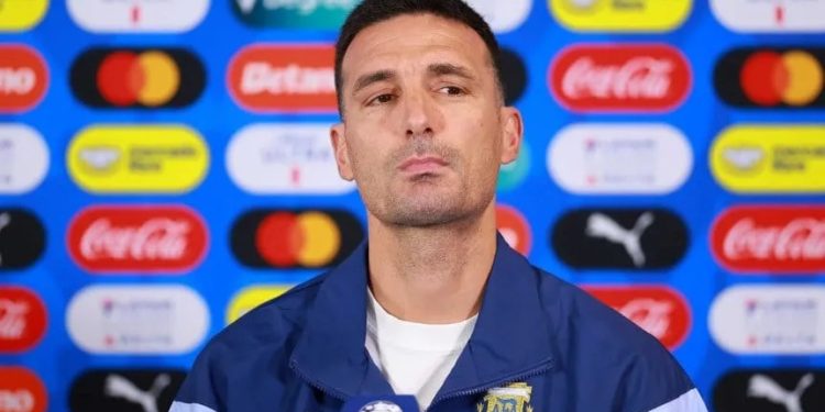 LIONEL SCALONI NO CONFIRMÓ EL EQUIPO PERO DIO LA PISTA DE LEANDRO PAREDES DE CARA AL DEBUT DE LA SELECCIÓN ARGENTINA EN LA COPA AMÉRICA 2024