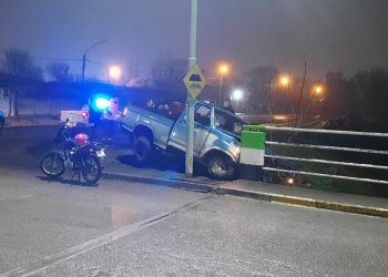 CONDUCÍA BORRACHO Y CASI TERMINA CAYENDO AL ARROYO NAPOSTA