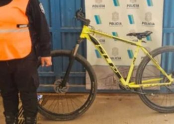 MENOR APREHENDIDO MIENTRAS INTENTABA VENDER UNA BICICLETA ROBADA EN UNA ESCUELA