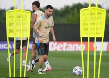 MESSI SE HIZO ESTUDIOS, NO ENTRENÓ Y LA SELECCIÓN CRUZA LOS DEDOS