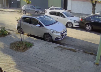 CHOCÓ CONTRA UN AUTO Y SE DIO A LA FUGA