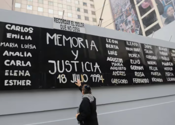 EL GOBIERNO PROMULGÓ LA LEY QUE DECLARA DUELO NACIONAL EL 18 DE JULIO EN HOMENAJE A LAS VÍCTIMAS DEL ATENTADO A LA AMIA