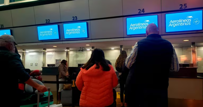 DICTARON LA CONCILIACIÓN OBLIGATORIA EN EL CONFLICTO DE PILOTOS Y HABRÁ VUELOS DE AEROLÍNEAS ARGENTINAS PARA EL INICIO DE LAS VACACIONES