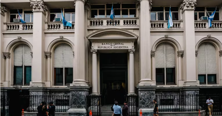 EL GOBIERNO APURA UN ACUERDO CON LOS BANCOS POR LOS PUTS Y EMPIEZA LA POLÍTICA DE «EMISIÓN CERO»