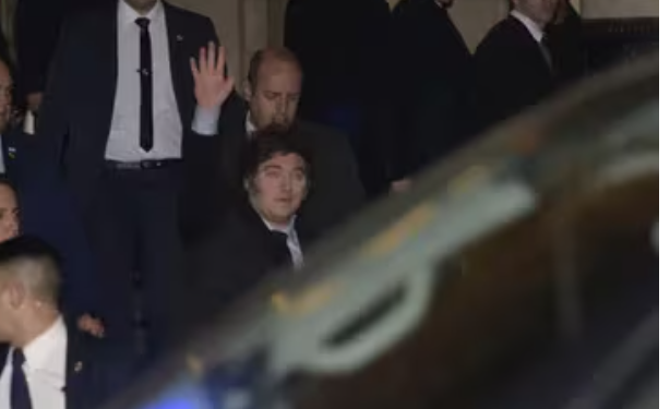 JAVIER MILEI Y YUYITO GONZÁLEZ SE MOSTRARON JUNTOS EN UN PALCO DEL TEATRO COLÓN