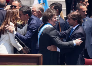 MILEI SE REUNIRÁ CON LUIS LACALLE POU TRAS LA POLÉMICA POR LA AUSENCIA DEL PRESIDENTE EN LA CUMBRE DEL MERCOSUR