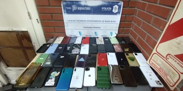 ROBARON 45 CELULARES EN EL RECITAL DE DON OSVALDO