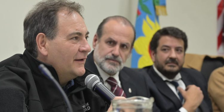 EL INTENDENTE CONVALIDÓ EL PLAN INTEGRAL DE SEGURIDAD JUNTO A JAVIER ALONSO Y JUAN MARTÍN MENA