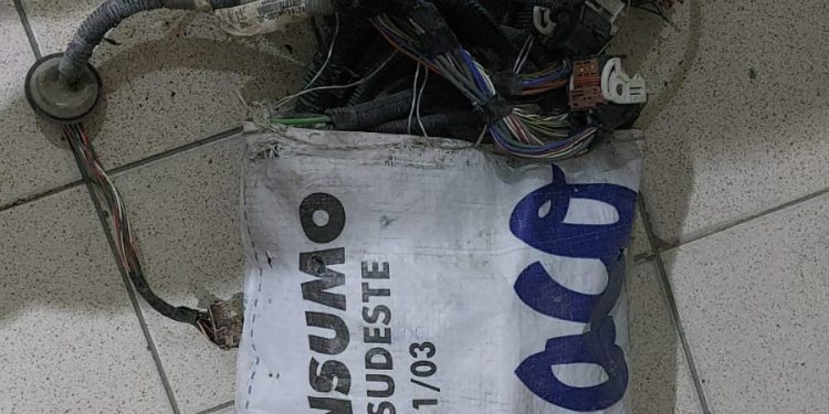 ROBARON CABLES DE AUTOS DE UN DEPÓSITO Y UNO DE ELLOS QUEDÓ APREHENDIDO