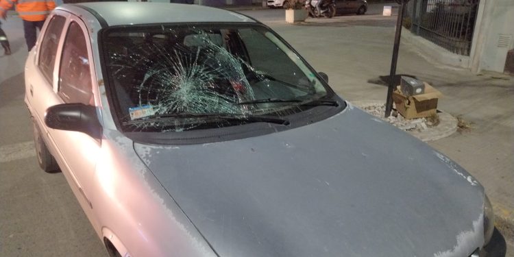 UN AUTO IMPACTÓ A UN CICLISTA EN CALLE AV. ARIAS Y 1810