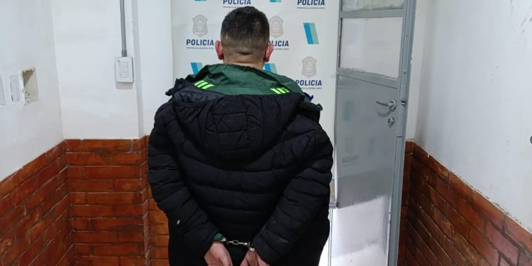 DETUVIERON A UN HOMBRE QUE ROBÓ ELEMENTOS DE VARIAS VIVIENDAS