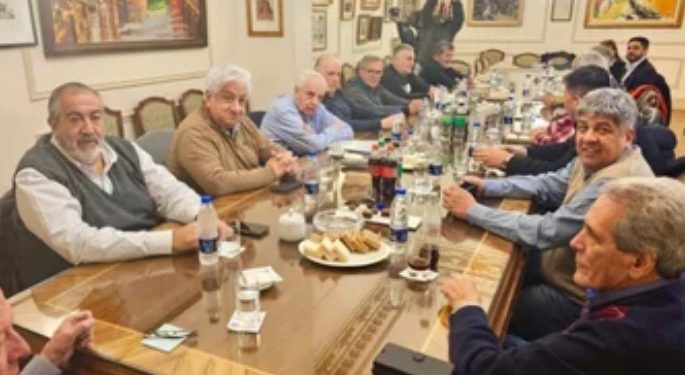 EL GOBIERNO CONVOCÓ AL TRIUNVIRATO DE LA CGT PARA INTEGRAR EL CONSEJO DE MAYO