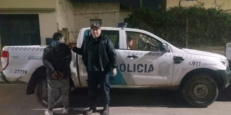 INTENTARON ROBAR EN LA CASA DE SU VECINA Y LOS DETUVIERON