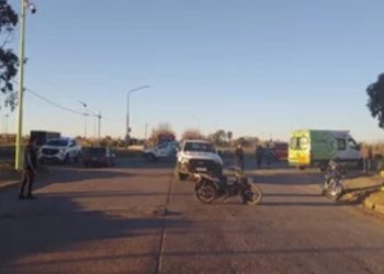 CHOCÓ CON SU MOTO Y FUE ATROPELLADA POR UN AUTO EN EL BARRIO SAN MARTÍN