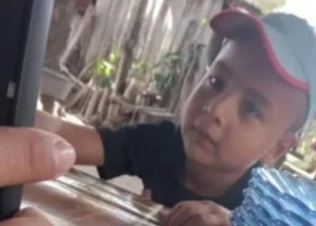 ALLANAMIENTO EN CALETA OLIVIA: UN CHICO LE DIJO «SOY LOAN» A UN HOMBRE Y LA POLICÍA FEDERAL LO BUSCA