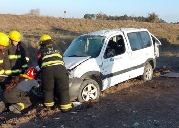 UNA CAMIONETA VOLCO EN UN CAMINO VECINAL Y HOSPITALIZARON A UN MOTOCICLISTA, LO MÁS DESTACADO DEL MIERCOLES EN BAHÍA