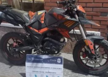 TRAS UNA PERSECUCIÓN, DETUVIERON A UN MENOR QUE ESCAPABA EN UNA MOTO ROBADA
