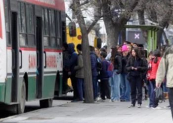 LA CÁMARA DE COMERCIO PIDE DECLAR»ESENCIAL» LOS SERVICIOS DE TRANSPORTE, EDUCACIÓN Y BANCARIOS