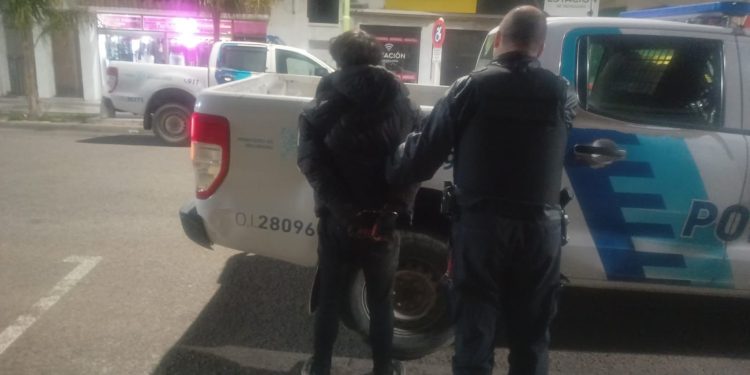 INTENTÓ FUGARSE DE UN CONTROL Y LO ATRAPARON