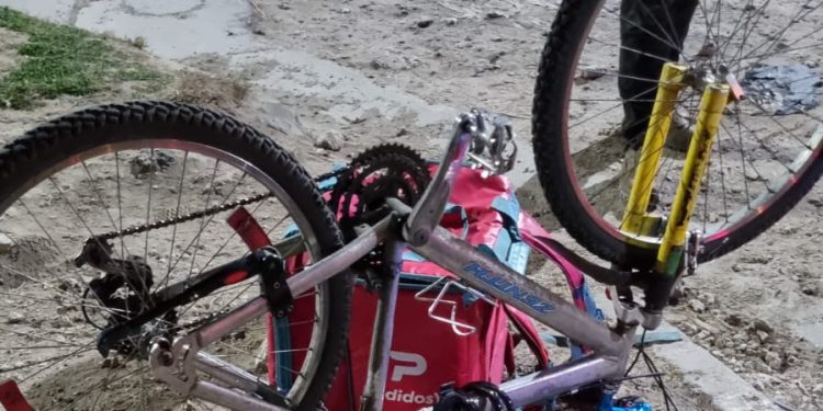 UN CICLISTA SUFRIÓ HERIDAS AL IMPACTAR CONTRA UNA MOTO