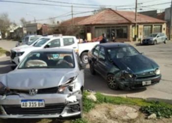 FUERTE CHOQUE ENTRE DOS AUTOS EN EL BARRIO NOROESTE