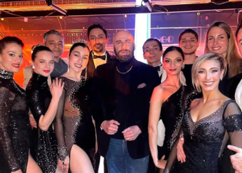 JOHN TRAVOLTA VISITÓ UNA TANGUERÍA EN BUENOS AIRES JUNTO A SU FAMILIA Y CAUSÓ FUROR ENTRE SUS SEGUIDORES