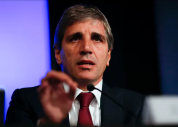 AÚN NO SE DEFINIÓ, PERO CAPUTO QUIERE QUE LA REDUCCIÓN DEL IMPUESTO PAÍS SE APLIQUE EL 1 DE SEPTIEMBRE