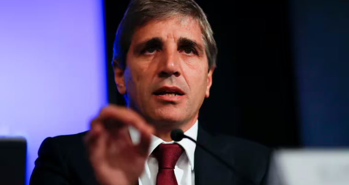 AÚN NO SE DEFINIÓ, PERO CAPUTO QUIERE QUE LA REDUCCIÓN DEL IMPUESTO PAÍS SE APLIQUE EL 1 DE SEPTIEMBRE