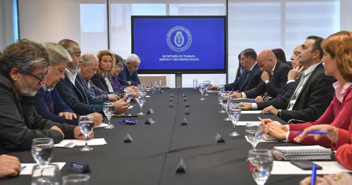 EL GOBIERNO HARÁ UN NUEVO INTENTO PARA QUE LA CGT ACEPTE CONCURRIR AL DIÁLOGO Y SE EVITE EL TERCER PARO GENERAL