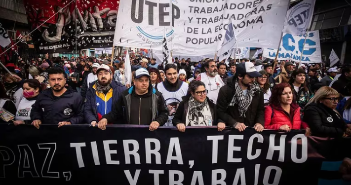 «PAZ, PAN, TIERRA, TECHO Y TRABAJO»: LA CGT Y LOS MOVIMIENTOS SOCIALES ANUNCIARÁN UNA NUEVA MARCHA CONTRA EL GOBIERNO