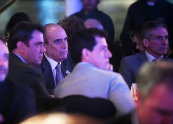 EL GOBIERNO ENFRENTA 48 HORAS CLAVE EN EL CONGRESO CON UN REVÉS PARA SU REFORMA POLÍTICA