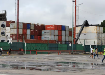 IMPUESTO PAÍS: CAPUTO CONFIRMÓ QUE BAJA A 7,5% EL LUNES Y AHORA LOS EMPRESARIOS ANALIZAN QUÉ VAN A HACER CON LOS PRECIOS