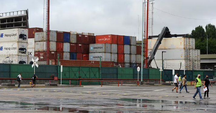 IMPUESTO PAÍS: CAPUTO CONFIRMÓ QUE BAJA A 7,5% EL LUNES Y AHORA LOS EMPRESARIOS ANALIZAN QUÉ VAN A HACER CON LOS PRECIOS