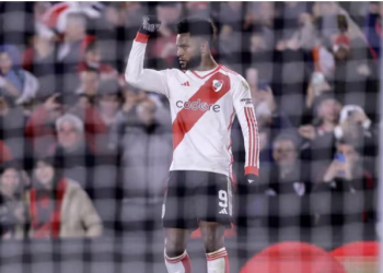 CON GOLES DE BORJA Y SIMÓN, RIVER PLATE SUPERÓ 2-1 A TALLERES Y AVANZÓ A LOS CUARTOS DE FINAL DE LA COPA LIBERTADORES