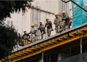 SEGÚN EL GOBIERNO, EN SEIS MESES SE PERDIERON CASI 115.000 PUESTOS DE TRABAJO PRIVADOS, PERO MEJORÓ LA EXPECTATIVA DE CONTRATACIÓN