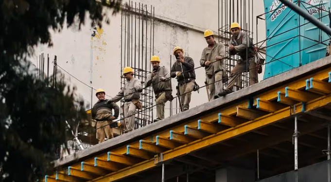 SEGÚN EL GOBIERNO, EN SEIS MESES SE PERDIERON CASI 115.000 PUESTOS DE TRABAJO PRIVADOS, PERO MEJORÓ LA EXPECTATIVA DE CONTRATACIÓN