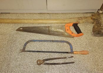 TALABAN UN POSTE DE ALUMBRADO PÚBLICO PARA ROBAR LOS CABLES Y LOS APREHENDIERON