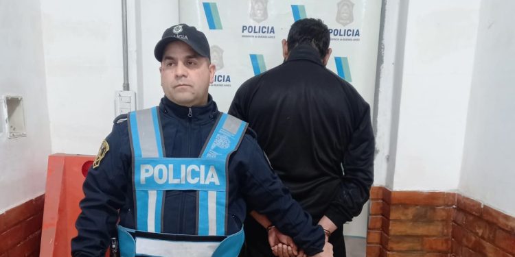 UN HOMBRE APREHENDIDO CUANDO ACOSÓ A UNA MUJER EN LA CALLE