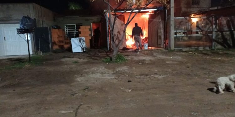 INCENDIO EN EL INTERIOR DE UN GARAJE