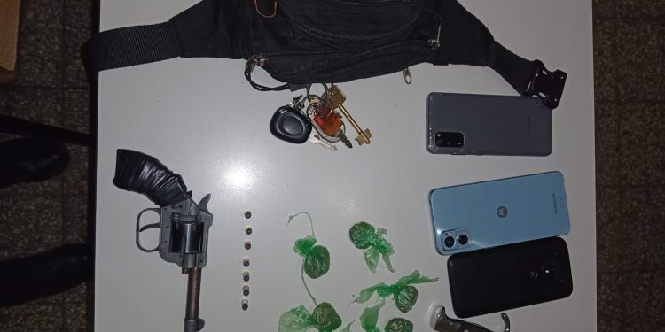 APREHENDIERON A TRES PERSONAS QUE VENDÍAN MARIHUANA