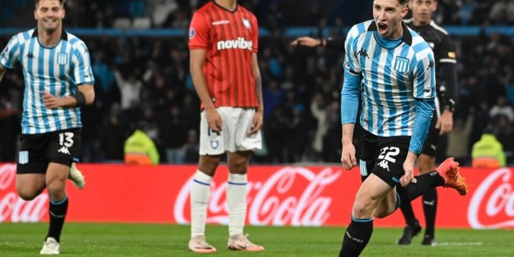 RACING APLASTÓ A HUACHIPATO Y AVANZÓ EN LA COPA SUDAMERICANA