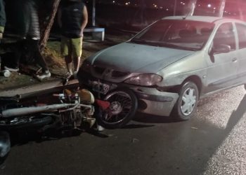 UN AUTO IMPACTÓ CONTRA UNA MOTO EN TIERRA DEL FUEGO AL 2300