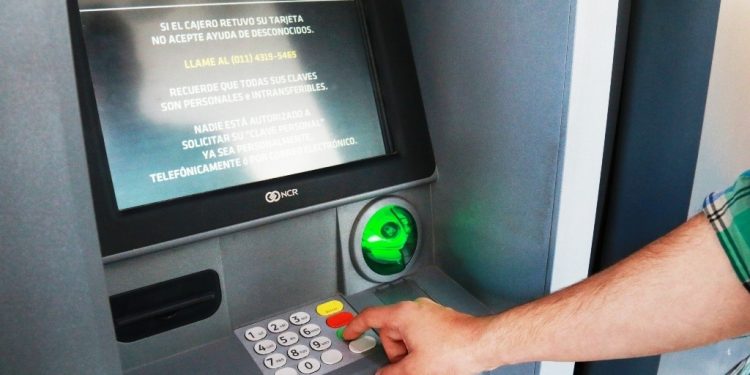 EL BANCO CENTRAL AUMENTÓ LOS MONTOS MÁXIMOS PARA EXTRAER PLATA POR CAJEROS AUTOMÁTICOS