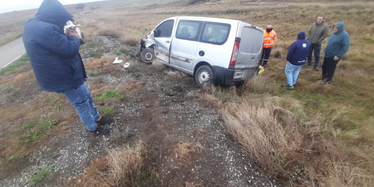 TRAS UN CHOQUE EN LA RUTA 33 DOS PERSONAS FUERON HOSPITALIZADAS