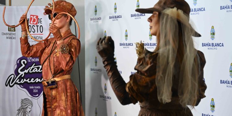 EL 12° ENCUENTRO DE ESTATUAS VIVIENTES LLEGA AL TEATRO MUNICIPAL